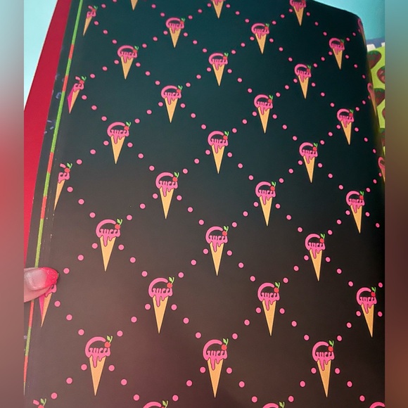 Gucci Holiday Special Edition Wallpaper - Picture 7 of 8